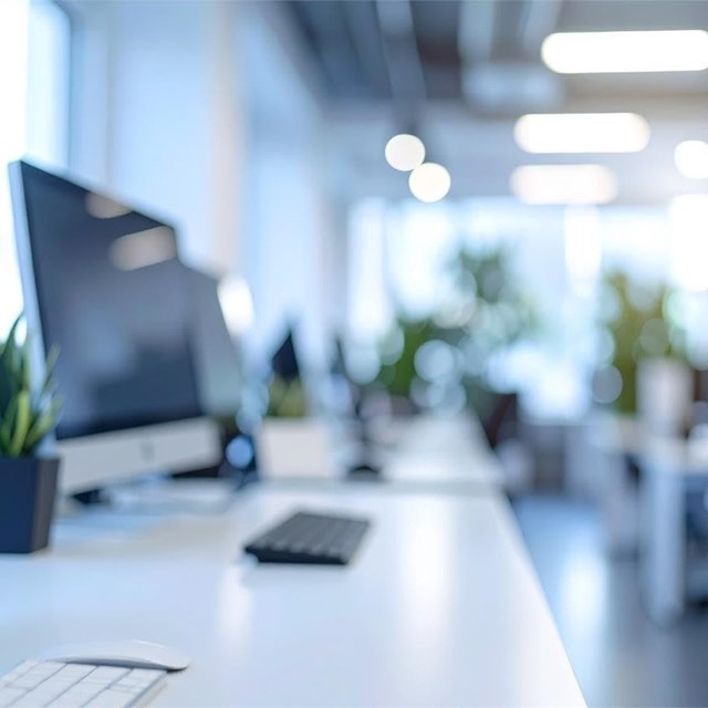 ¿Cada cuánto tiempo debo limpiar a fondo mi oficina?