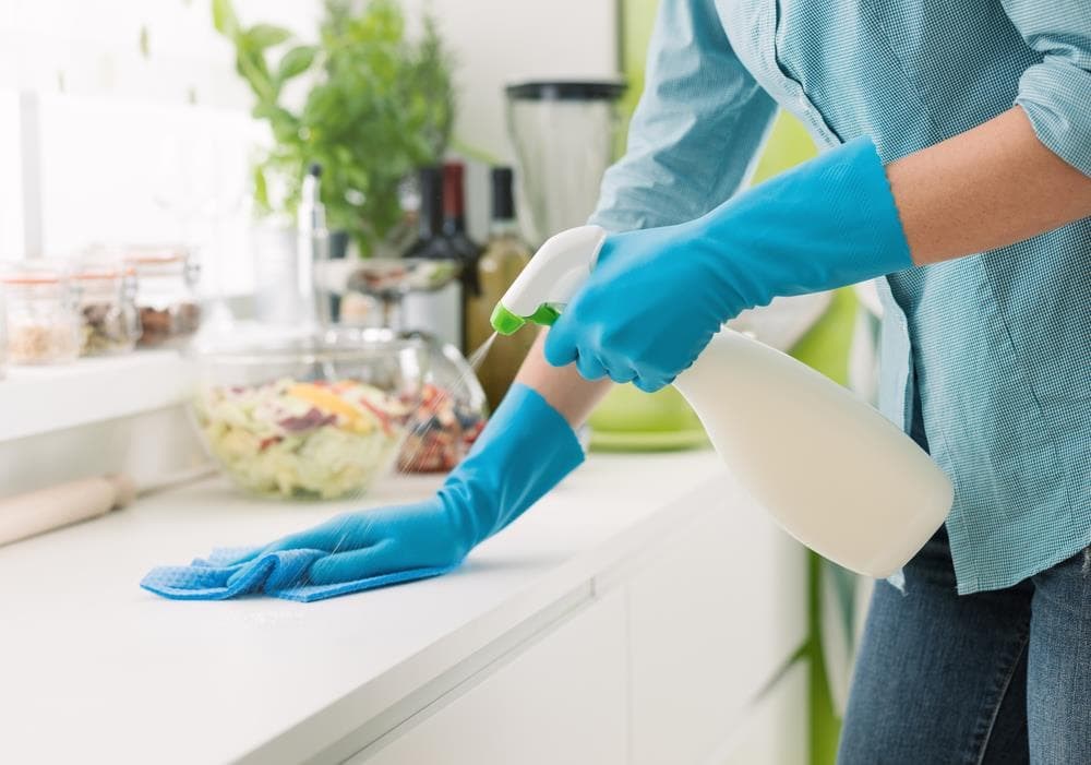 ¿Cómo ahorrar dinero y tiempo con un servicio de limpieza a domicilio por horas?