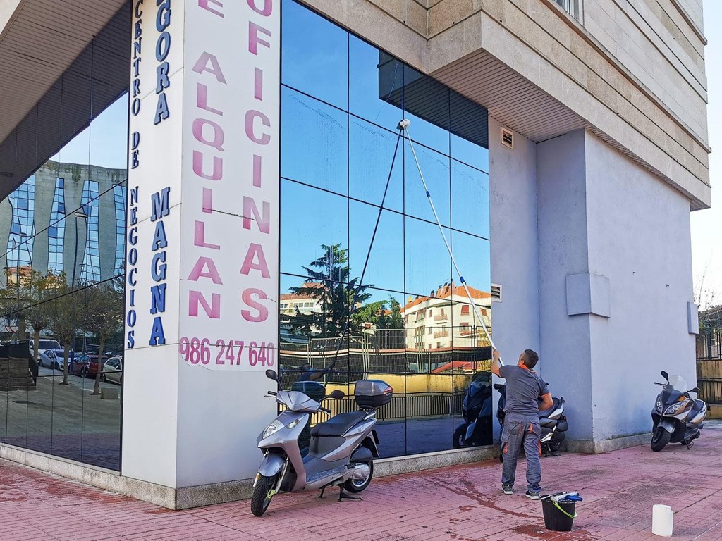 "Mi cristal no queda perfecto": los 3 secretos de una óptima limpieza de cristales