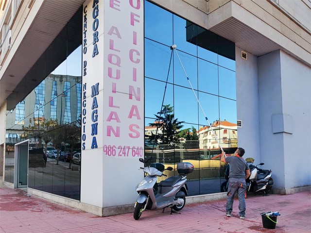 Nos encargamos de la limpieza de canalones y terrazas