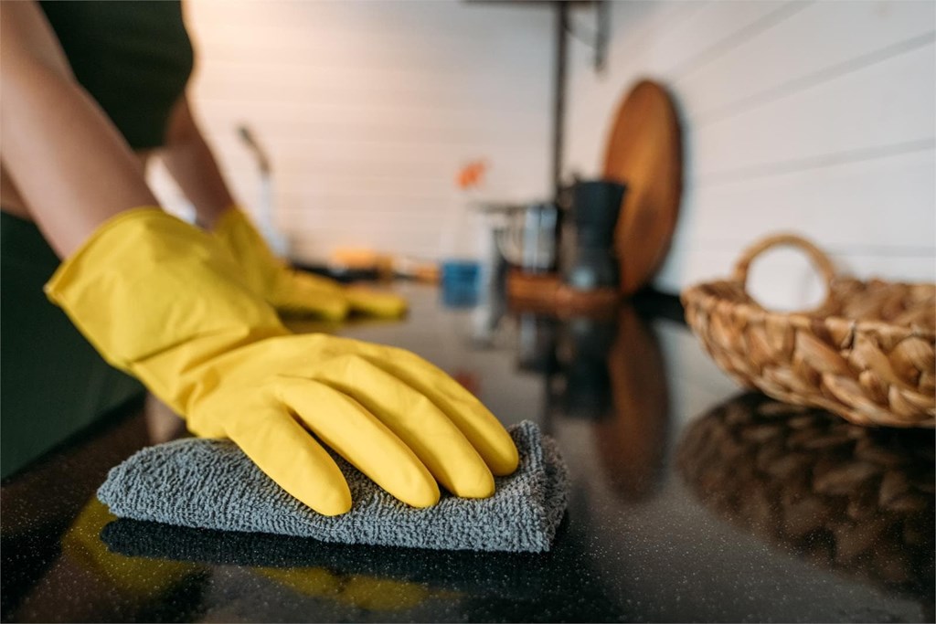 Vuelve a la rutina con una casa limpia y desinfectada gracias a nuestro servicio de limpiezas técnicas 